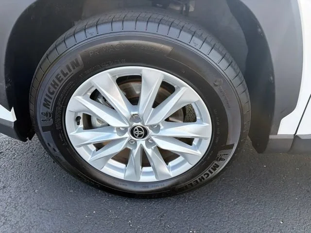 Used 2026 Off-white Toyota LE image 11