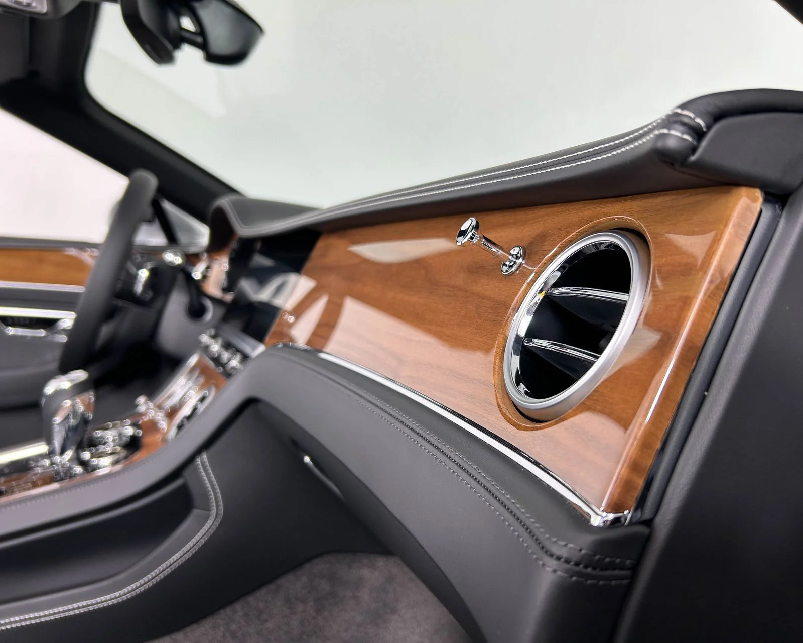 New 2026  Bentley V8 image 24