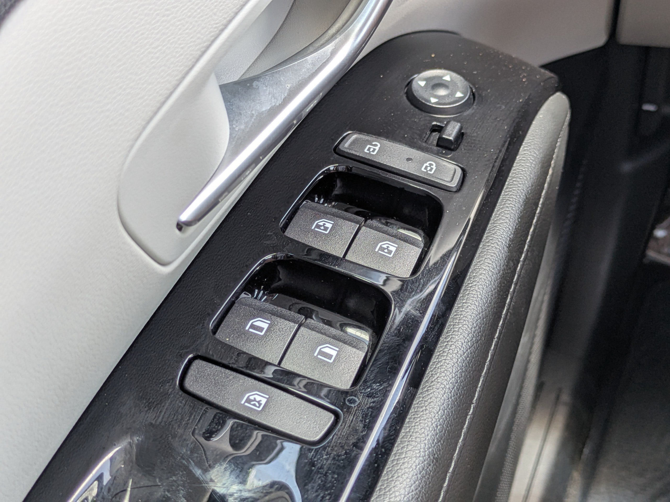 Certified Used 2022 Amazon Gray Hyundai SEL Convenience image 19