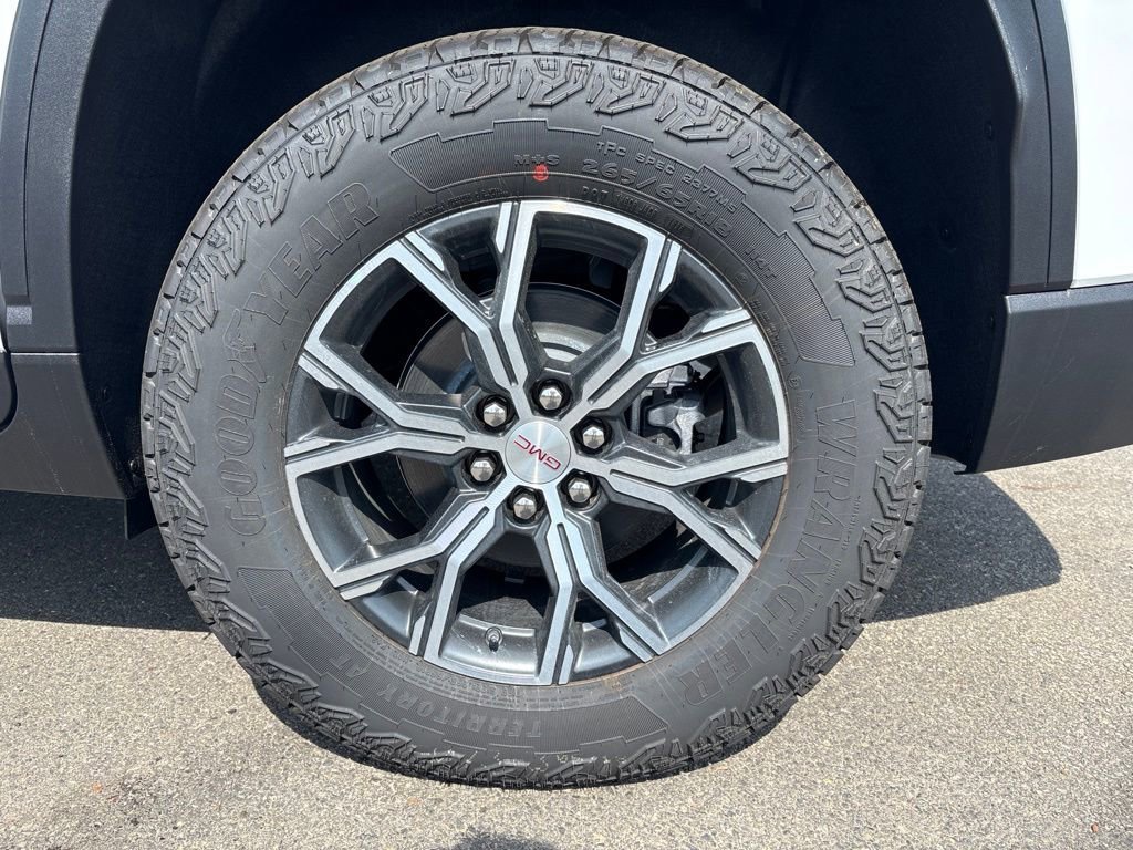2026 GMC Acadia AT4 - Photo 9