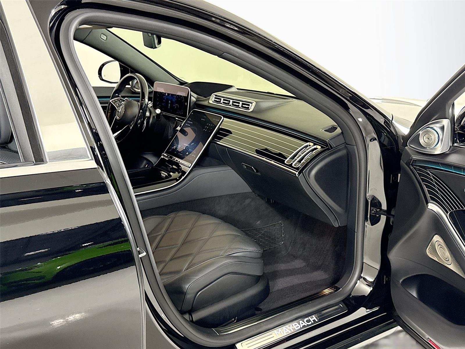 Used 2022 Black Mercedes-Benz Maybach S 580 | Exec Seating | Rear TVs image 35
