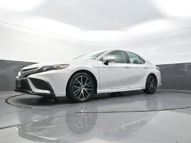 Used 2022 White Toyota SE image 33