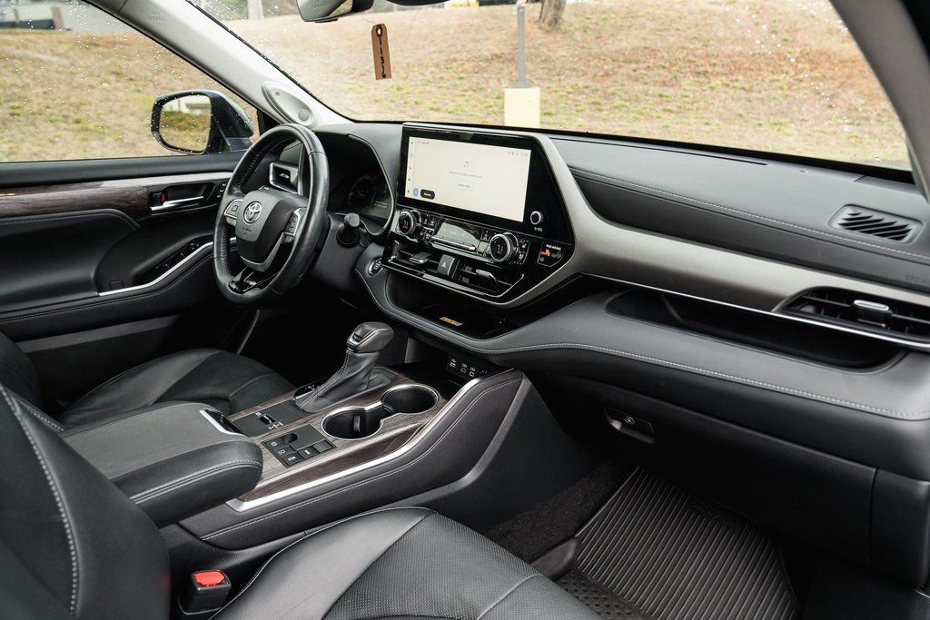2023 Toyota Highlander Limited - Photo 11