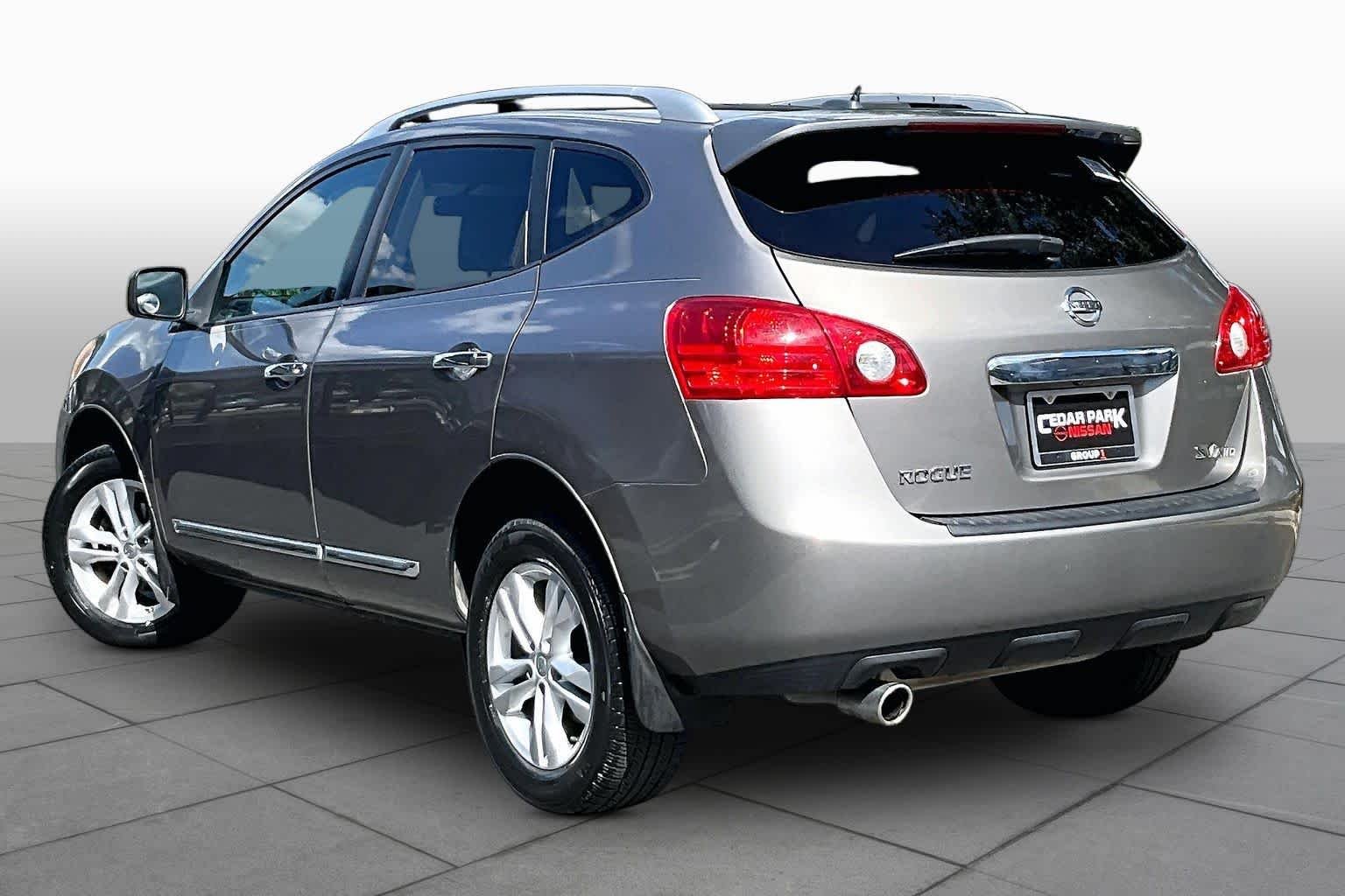 Used 2012 Platinum Graphite Nissan SV image 11