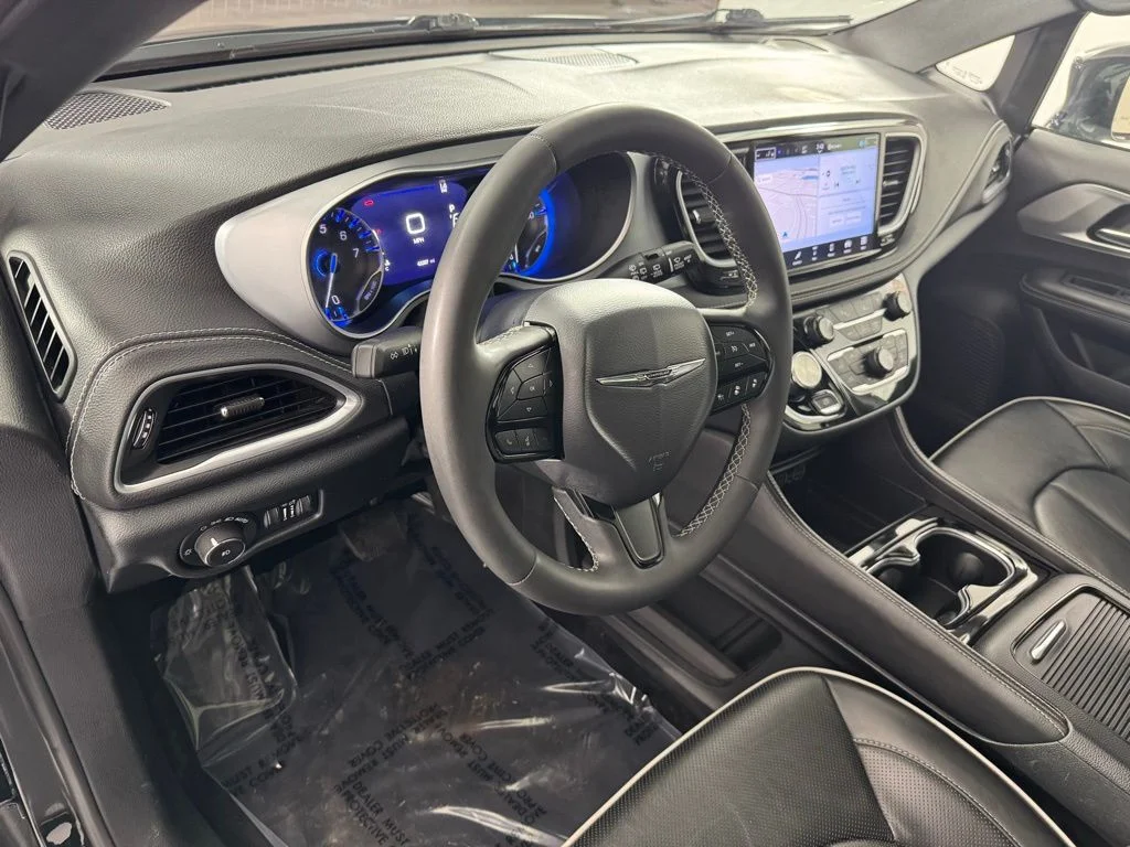 Used 2025 Black Chrysler Limited image 14