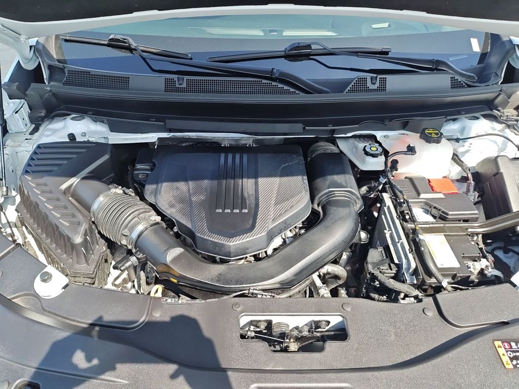 Used 2025 White Chevrolet LT image 26