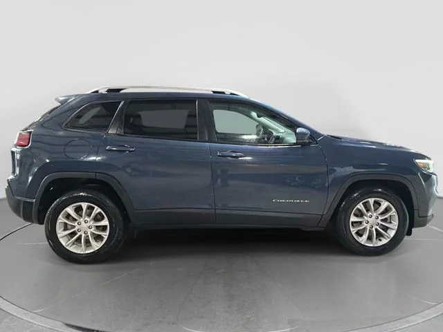 Used 2021 Blue Jeep Latitude image 2