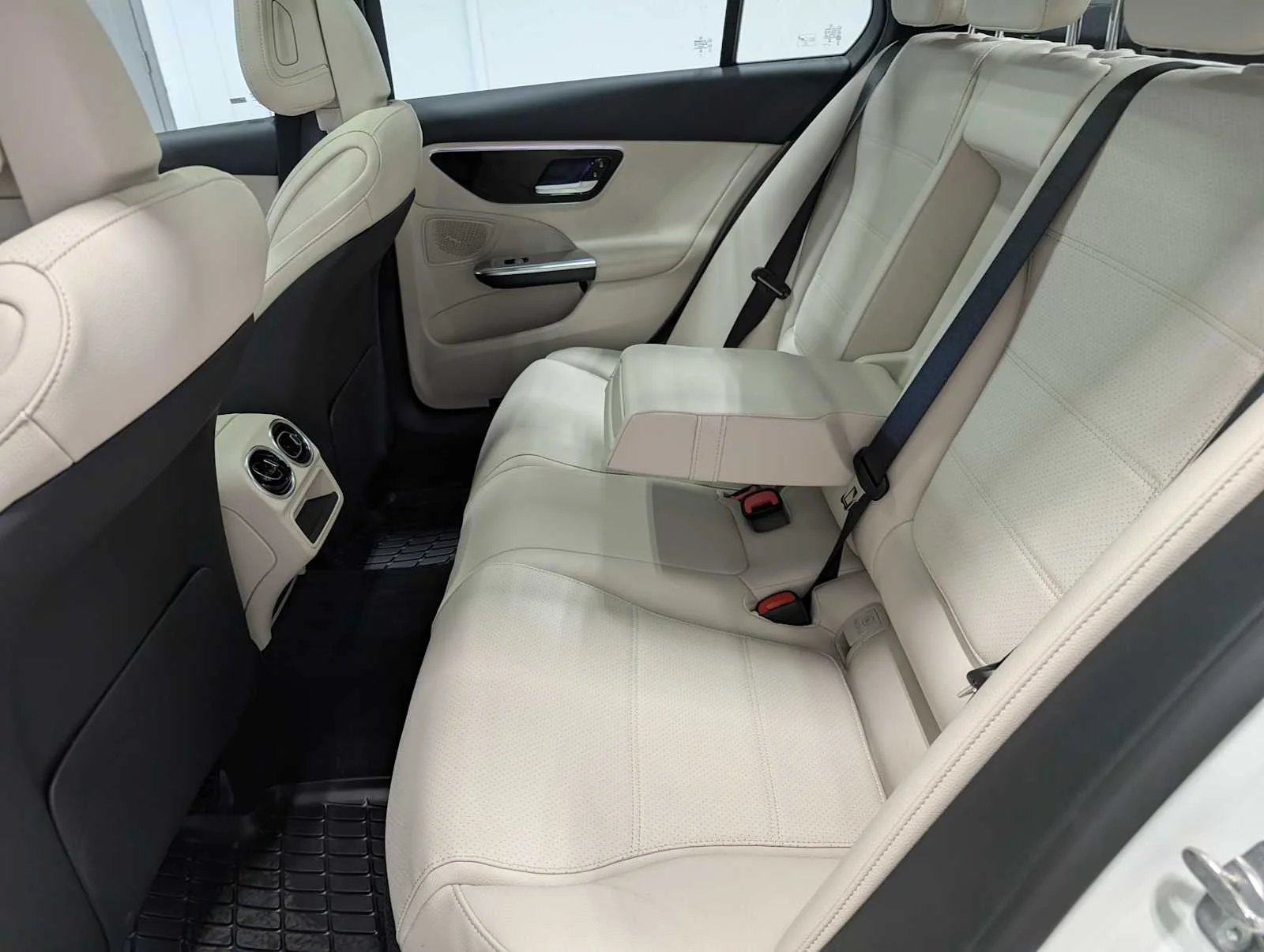 Used 2026 Polar White Mercedes-Benz C 300 image 22