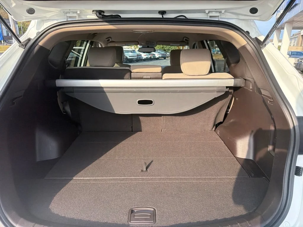 Used 2017 Frost White Pearl Hyundai 2.4L image 15