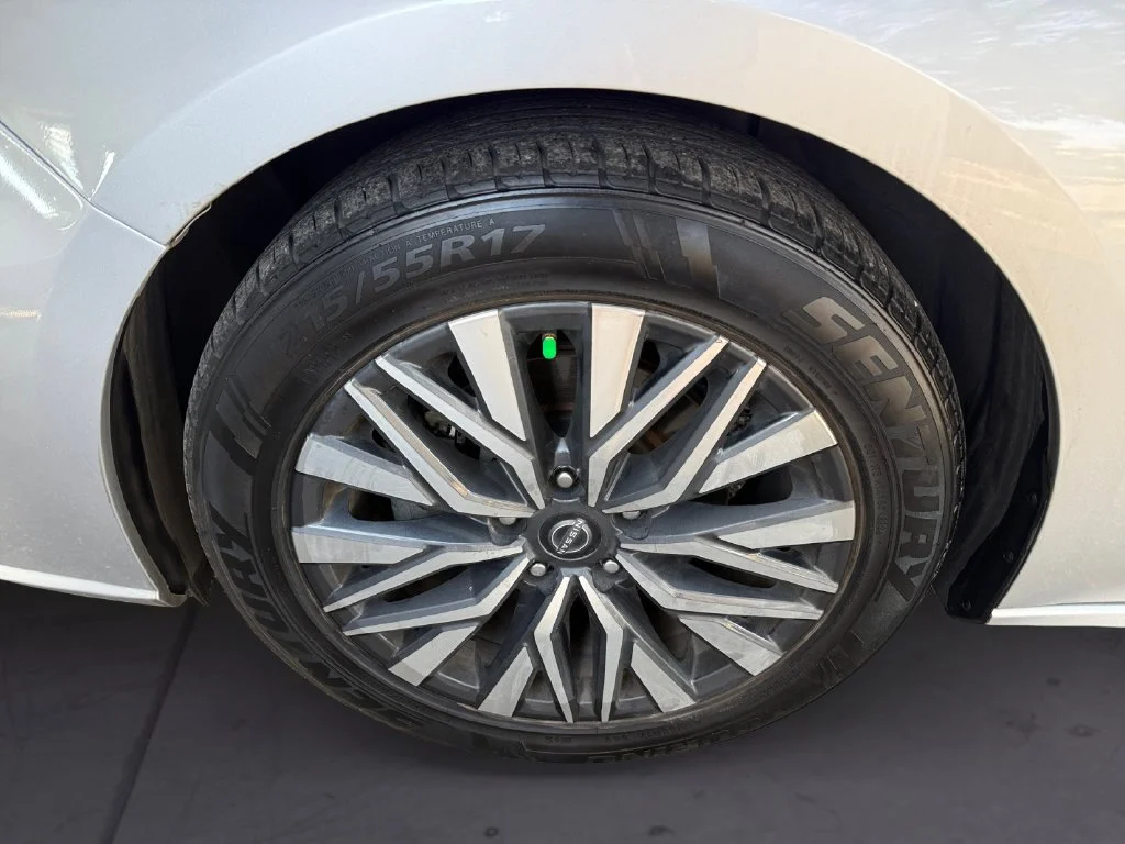 Used 2024 Silver Nissan 2.5 SV image 9