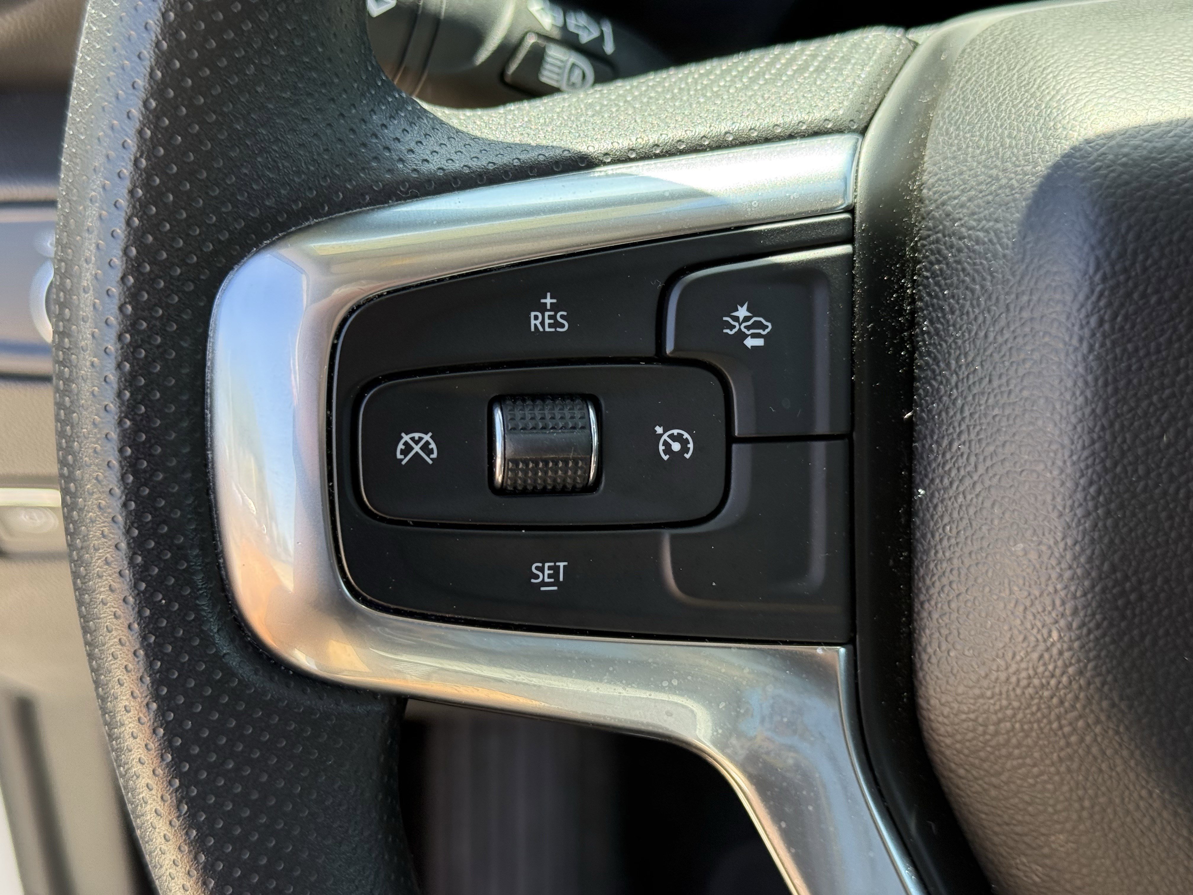 Used 2025 Summit White Chevrolet LT image 15