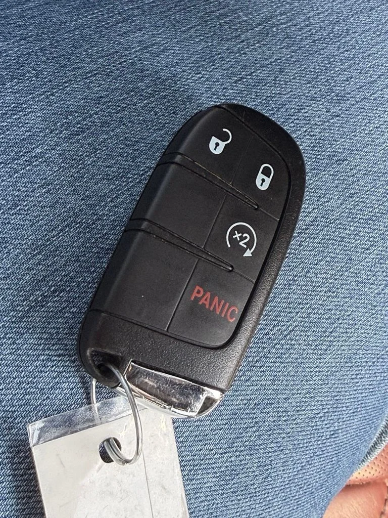Used 2018 Diamond Black Jeep Latitude image 25