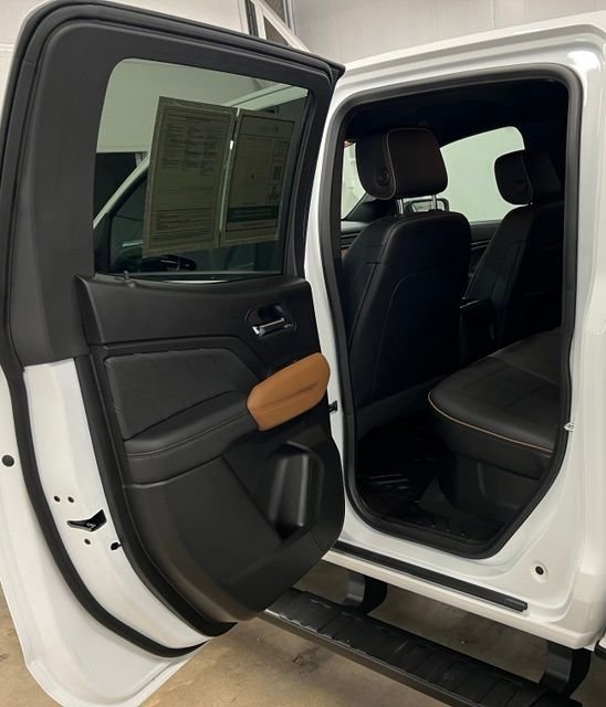 Used 2026 White GMC AT4 image 23