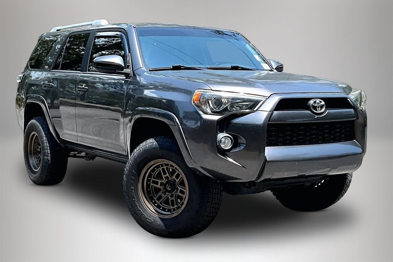 Used 2018 Gray Toyota SR5 image 2