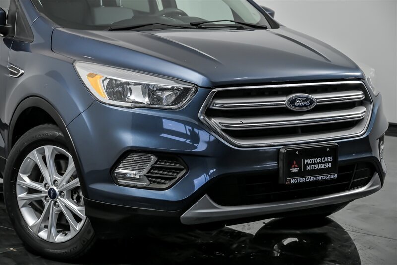 Used 2018 Ford Escape SE with VIN 1FMCU9GD9JUB80325 for sale in Aurora, IL