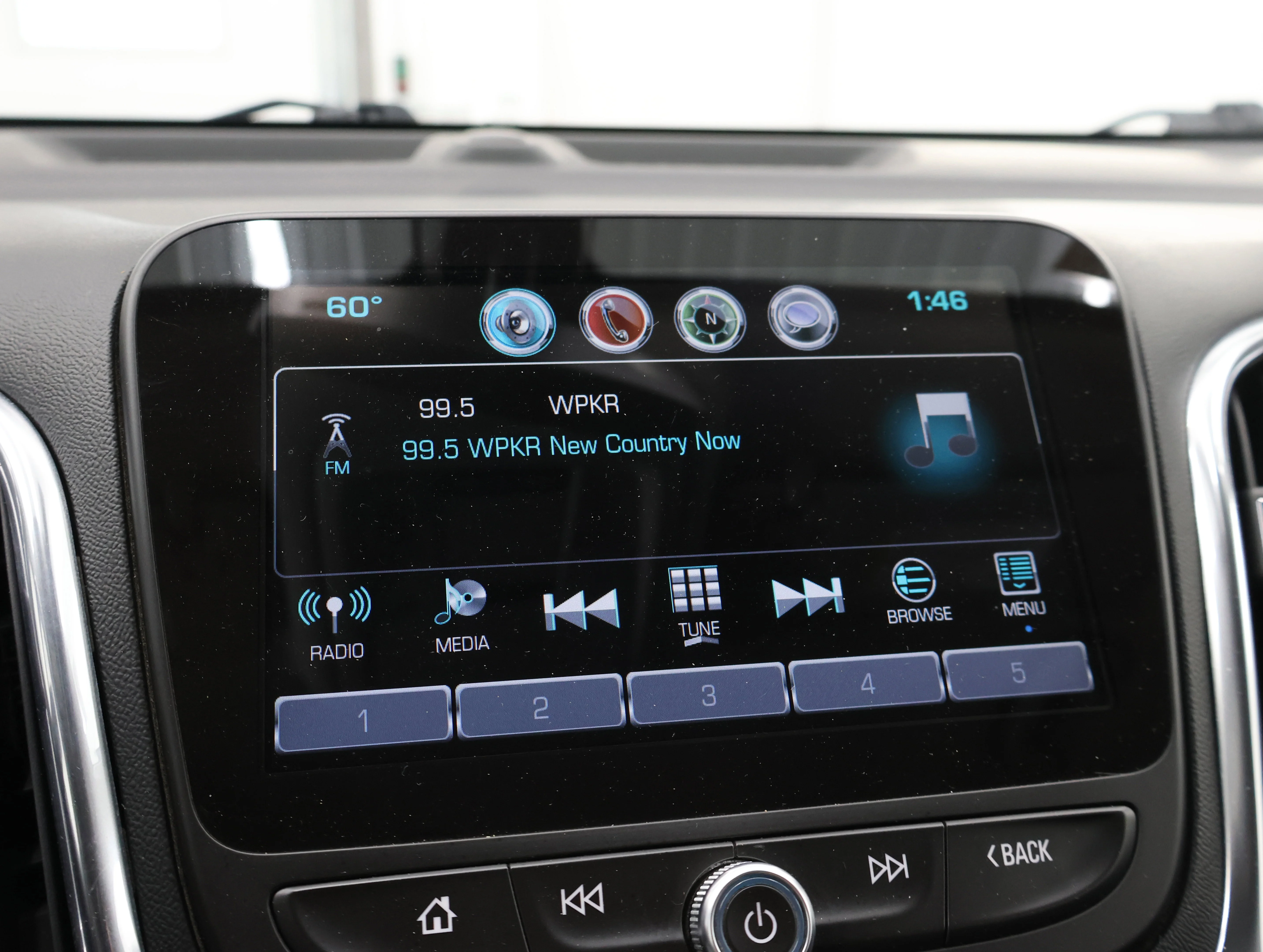 Used 2018 Sandy Ridge Metallic Chevrolet Premier image 11