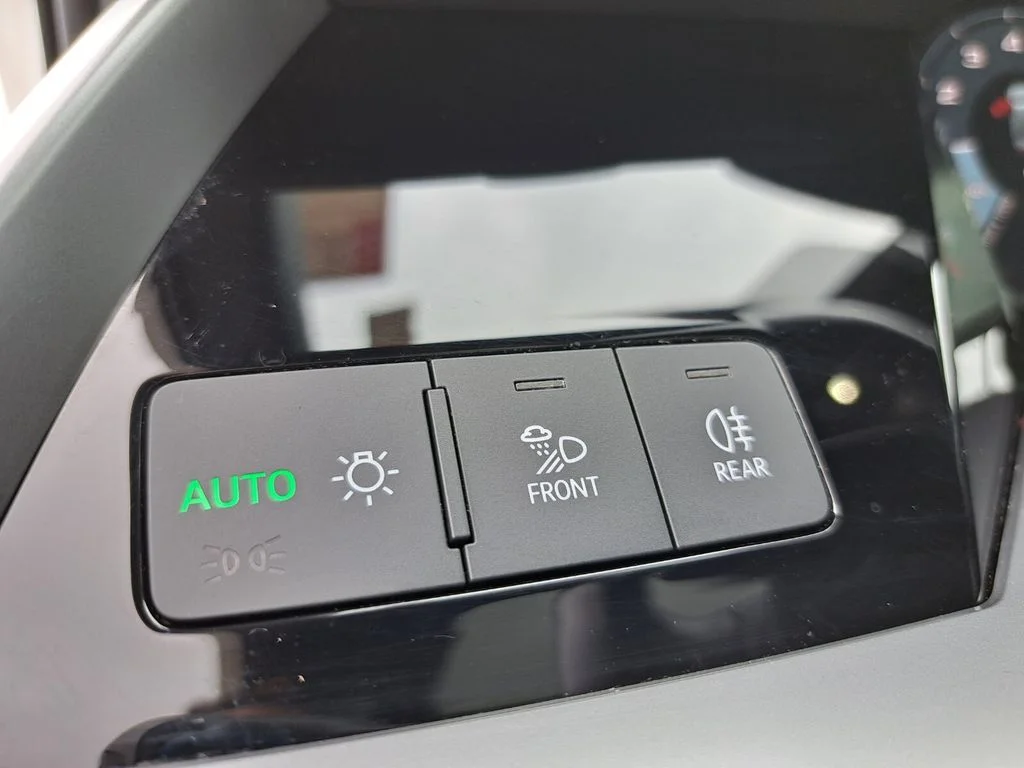 Used 2024 White Audi  image 19