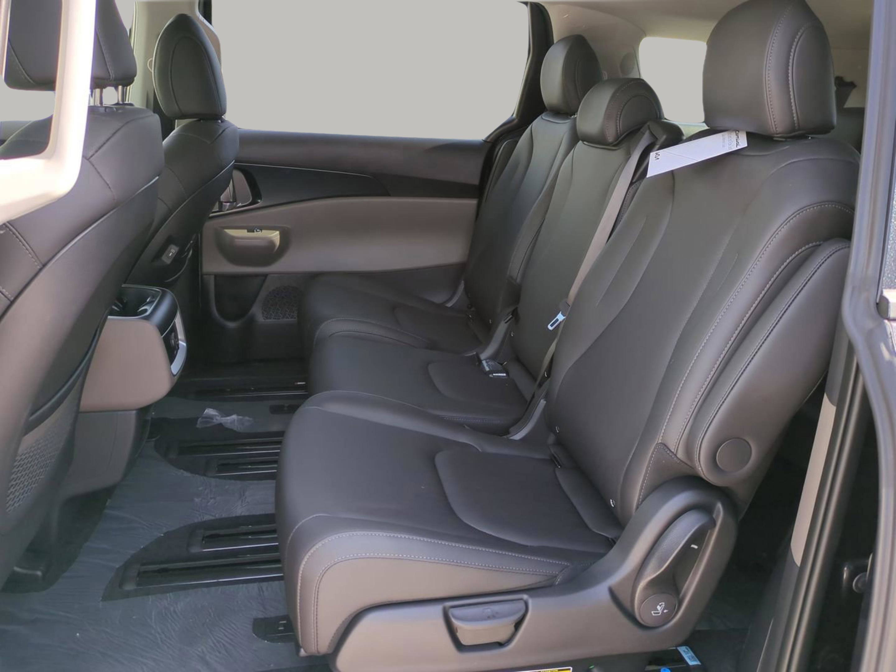 New 2026 Snow White Pearl Kia LXS image 18