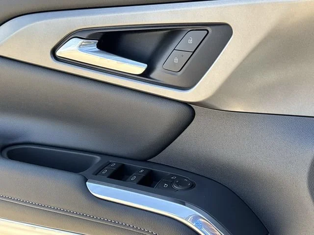 New 2026 Mosaic Black Metallic Chevrolet LT image 19