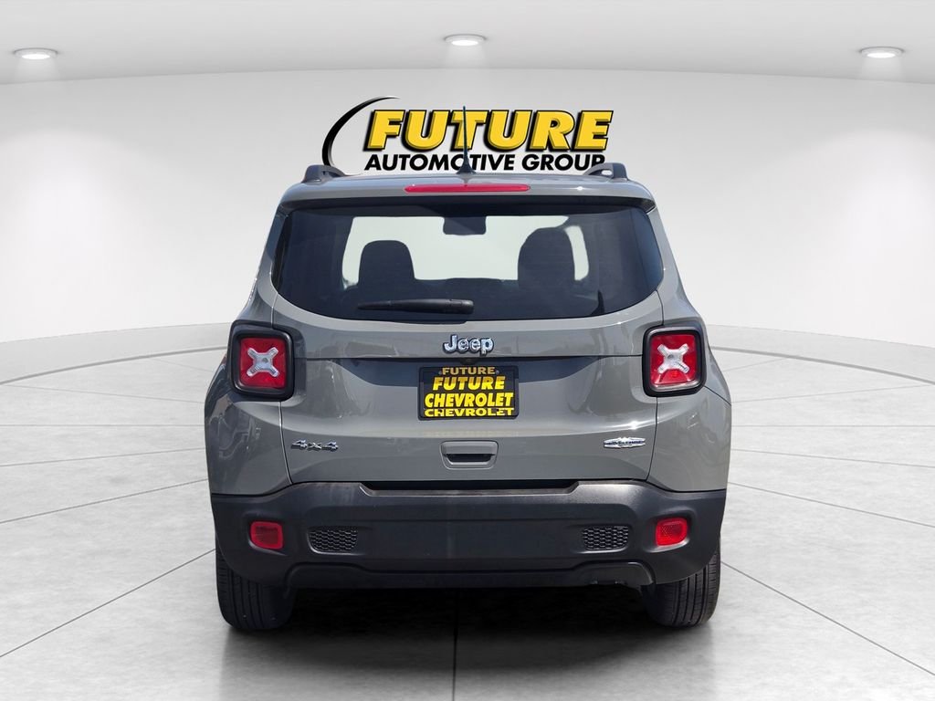 Used 2021 Gray Jeep Latitude image 5