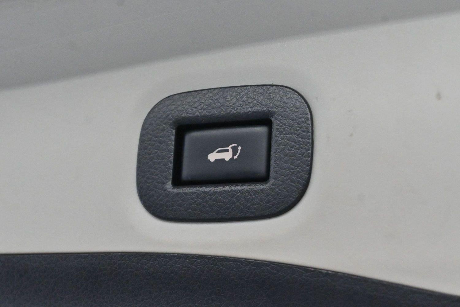Used 2018 Caspian Blue Nissan SV image 10