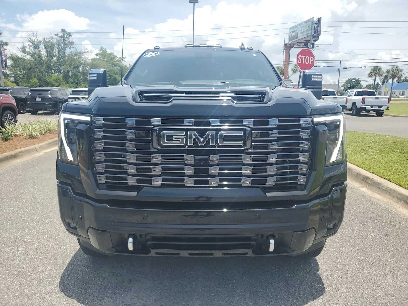 Used 2025 Onyx Black GMC Denali Ultimate image 10