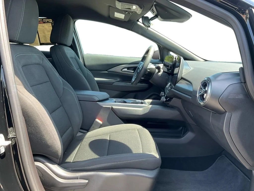 Used 2025 Black Chevrolet LT image 23