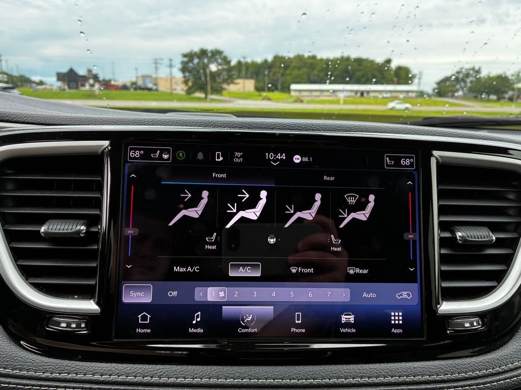 Used 2023 White Chrysler Touring L image 15