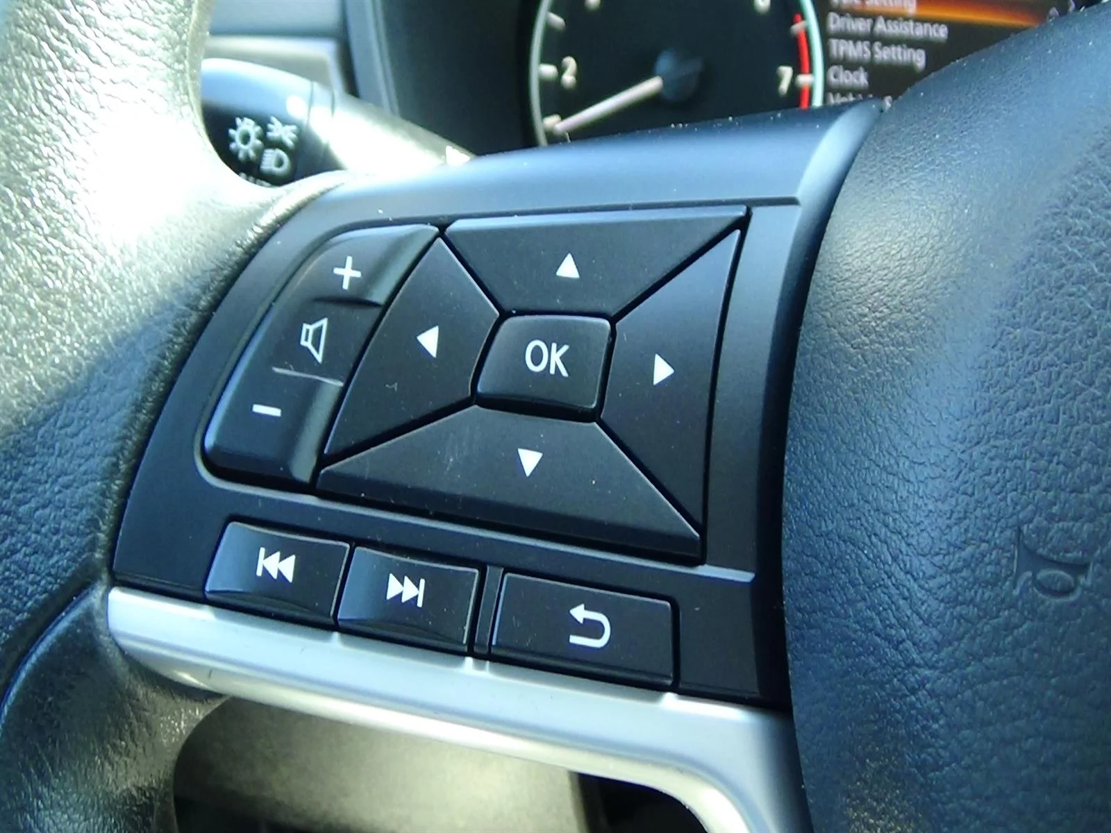 Used 2025 Gun Metallic (kad) Nissan 2.5 SV image 20