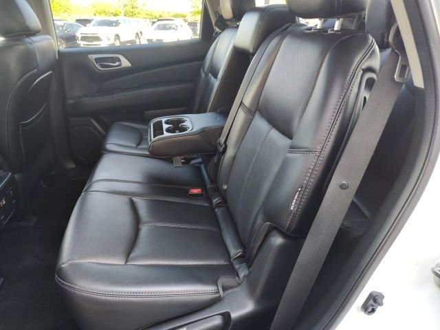 Used 2020 White Nissan Platinum image 26