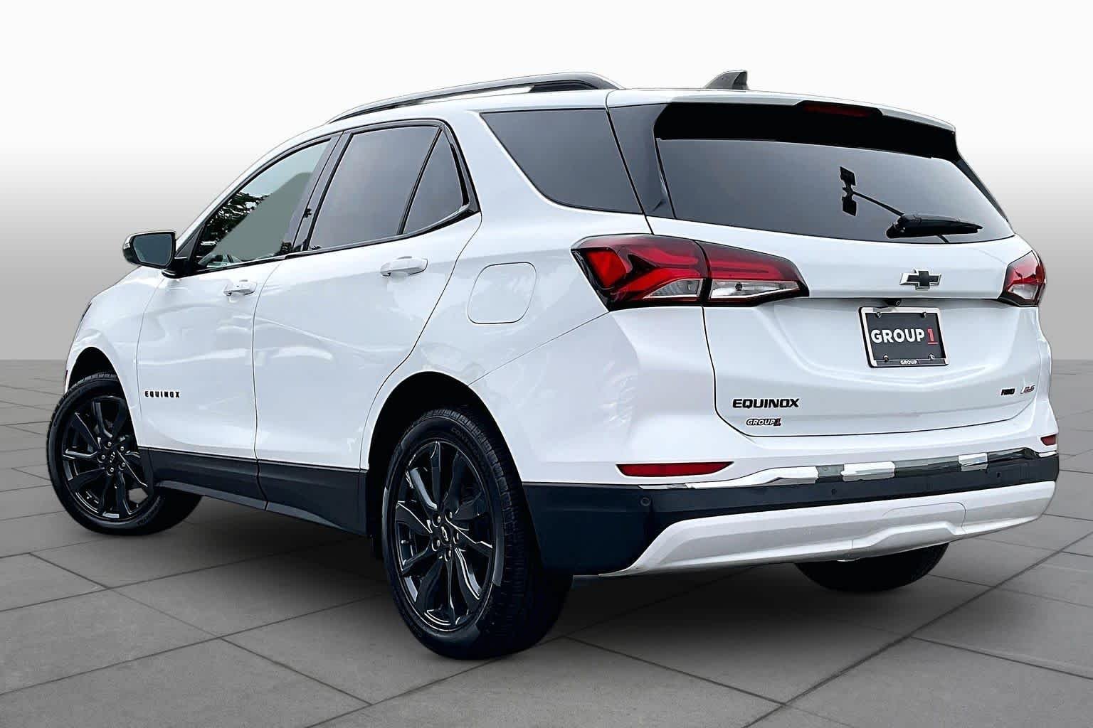 Used 2022 Summit White Chevrolet RS image 12