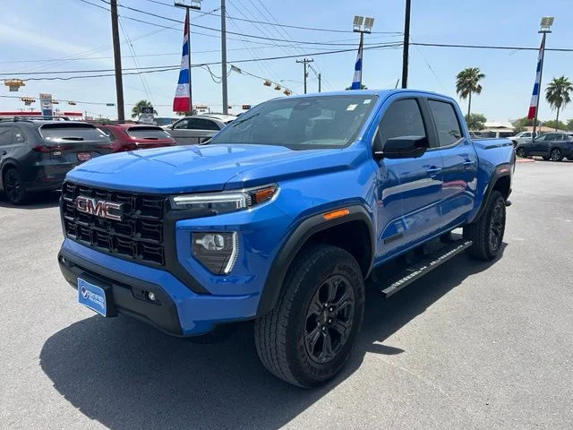 Used 2025  GMC Elevation image 3