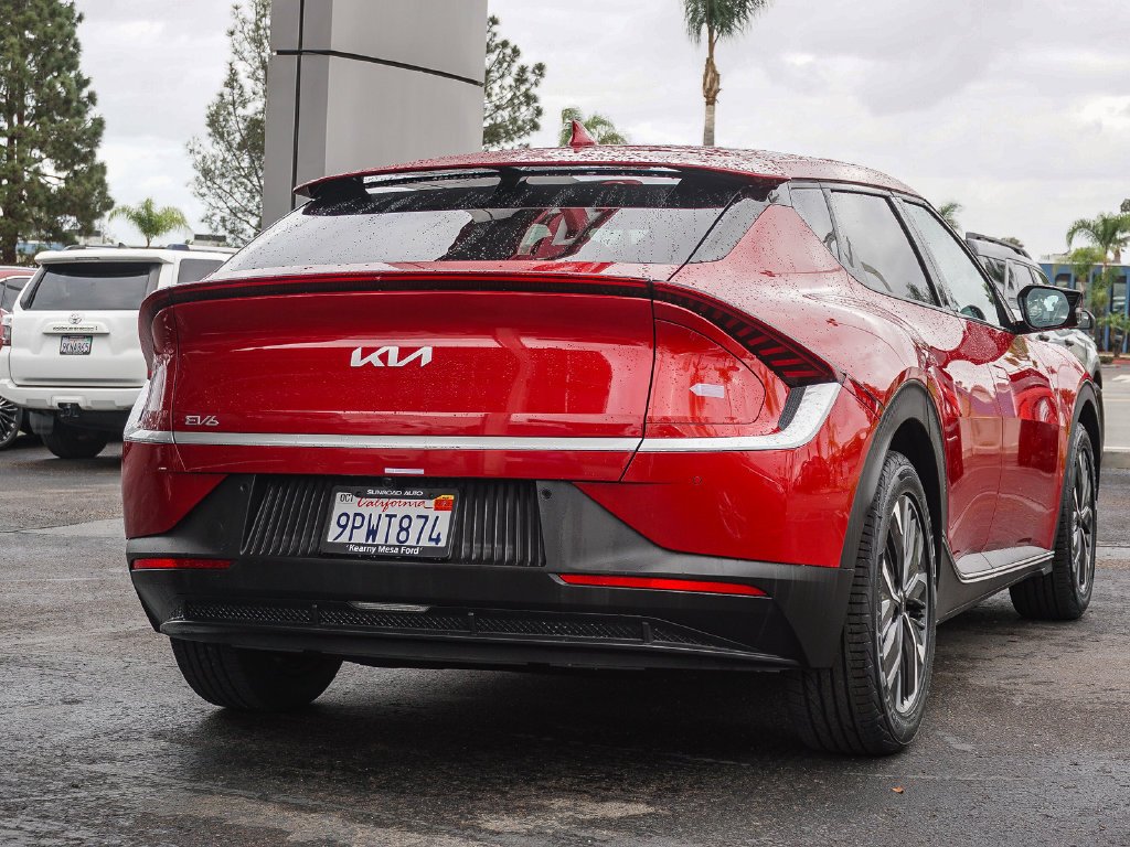Used 2024 Red Kia Light image 7