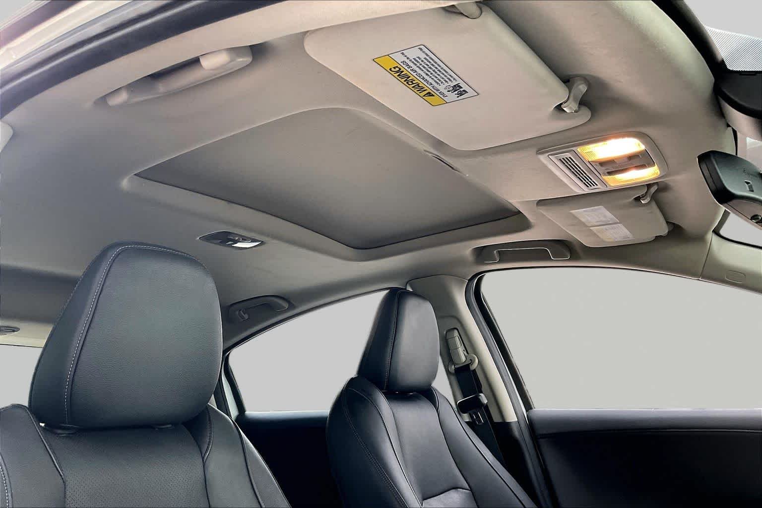 Used 2019 Platinum White Pearl Honda Touring image 14