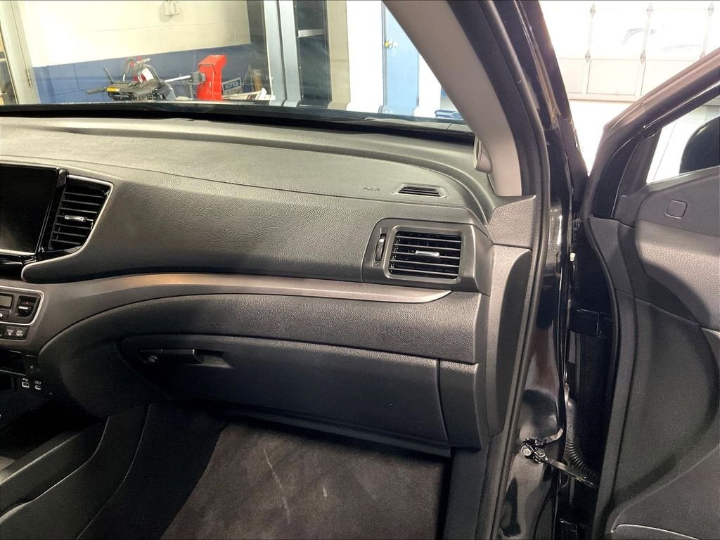 Used 2025 Black Honda RTL image 13