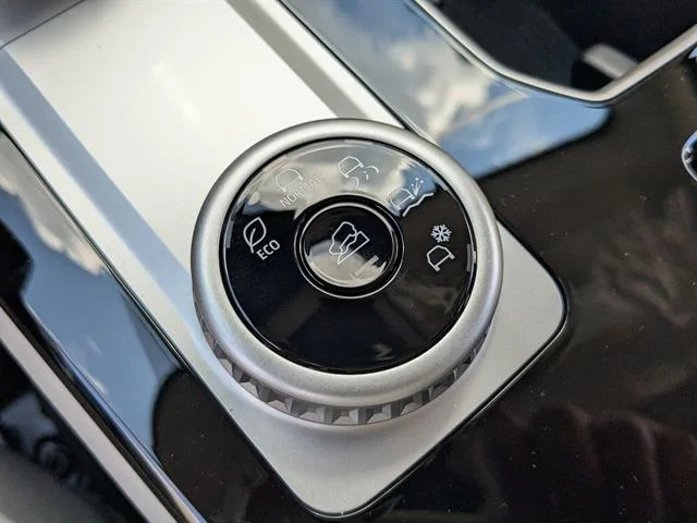 2025 Mitsubishi Outlander SE - Photo 27