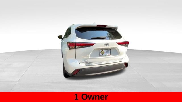 Used 2022 Beige Toyota XLE image 6