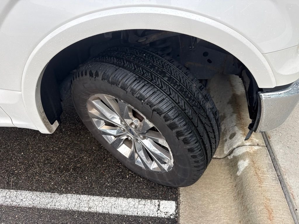 Used 2017 White Ford Lariat image 3