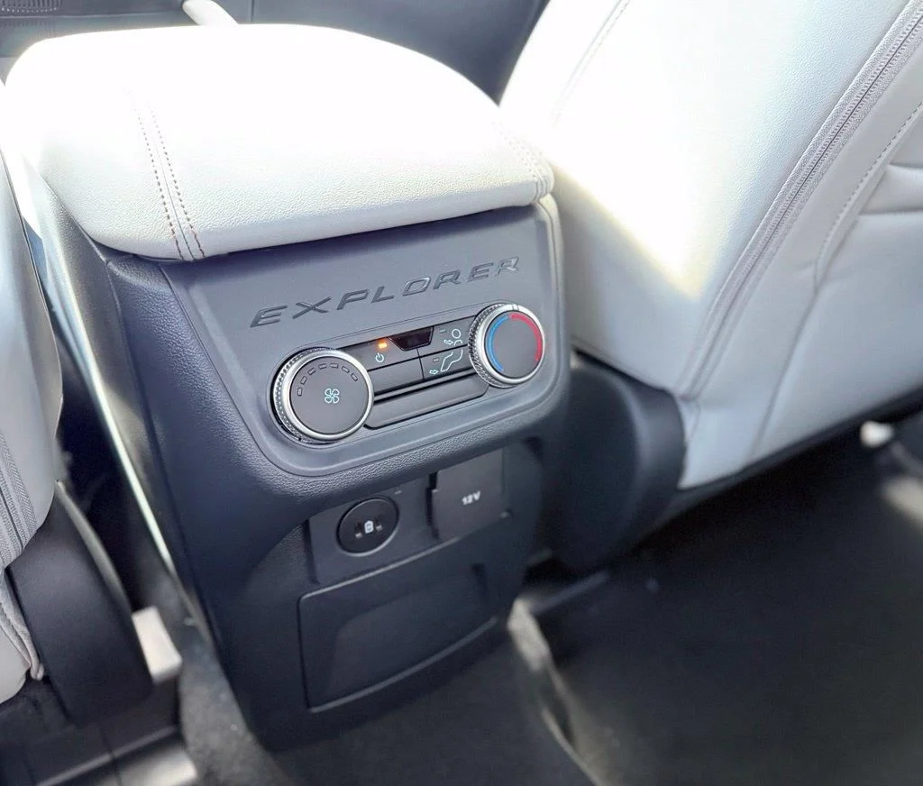 New 2027 Agate Black Metallic Ford Active image 28