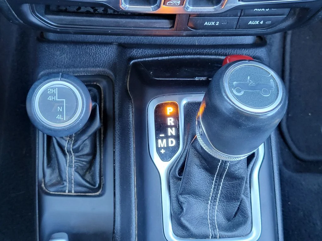Used 2018 Mojito! Clearcoat Jeep Unlimited Sahara image 18