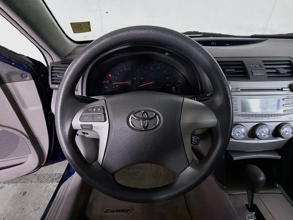 Used 2010 Blue Toyota LE image 13