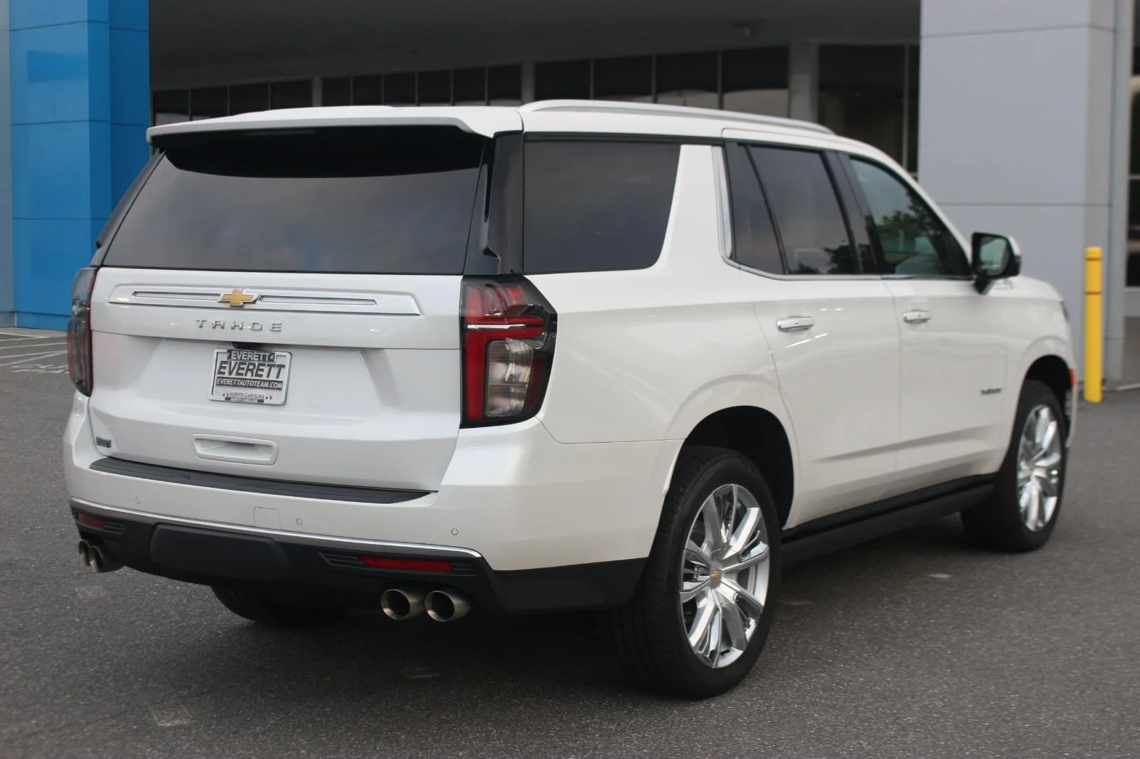 Used 2024 Iridescent Pearl Tricoat Chevrolet High Country image 7