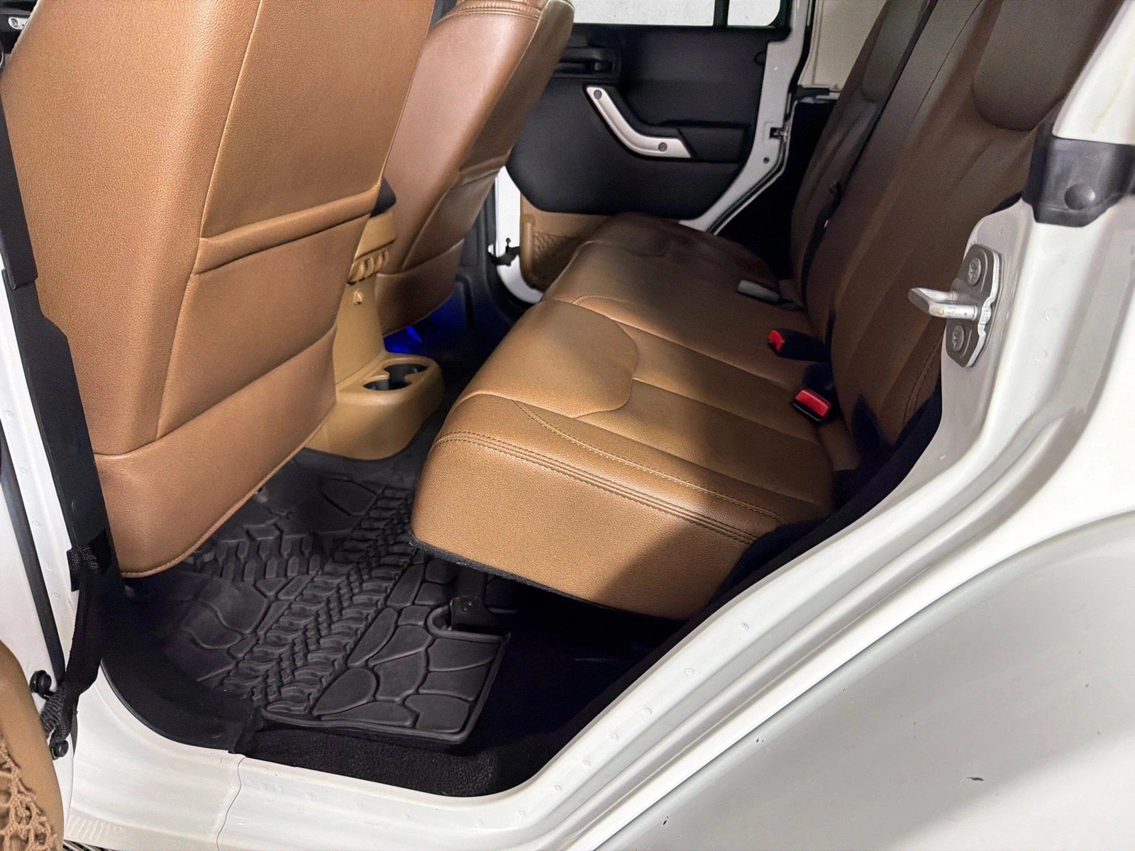 Used 2016 Bright White Clearcoat Jeep Rubicon image 21