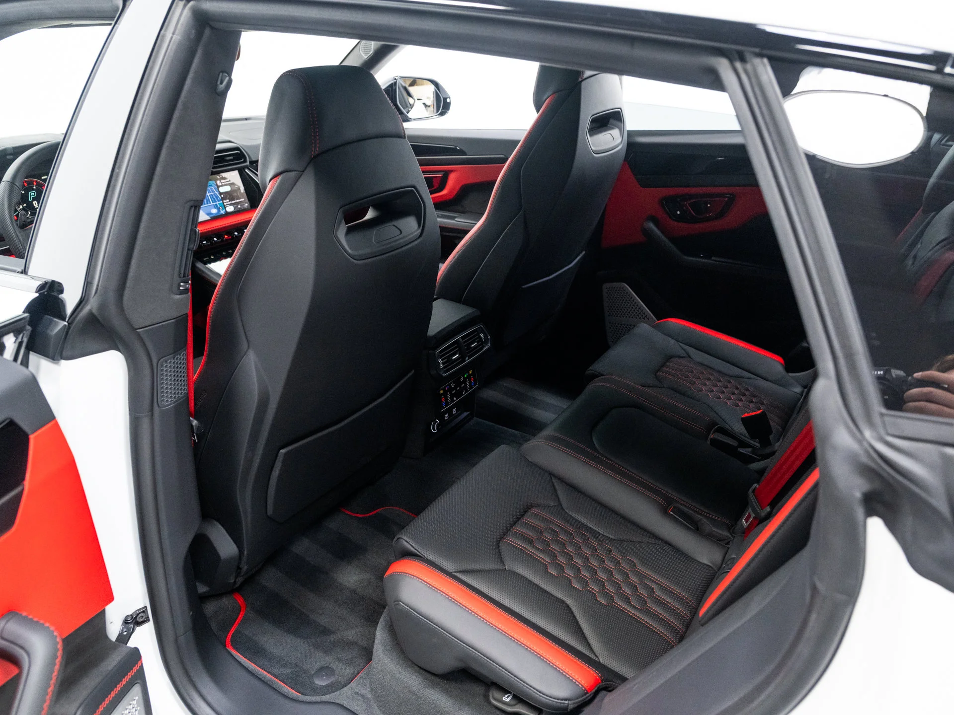 Used 2025  Lamborghini SE image 47