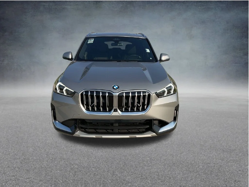 Used 2025 Silver BMW xDrive28i image 2