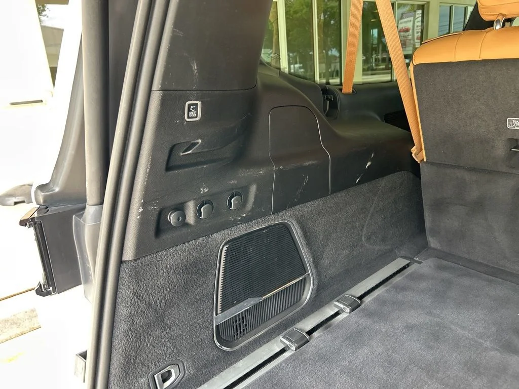 Used 2025 White/off-white Jeep Series III image 57