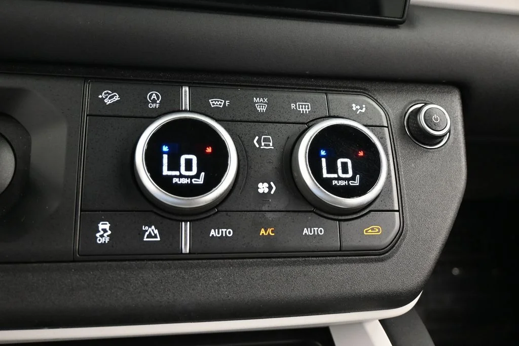 Used 2025 White Land Rover S image 33