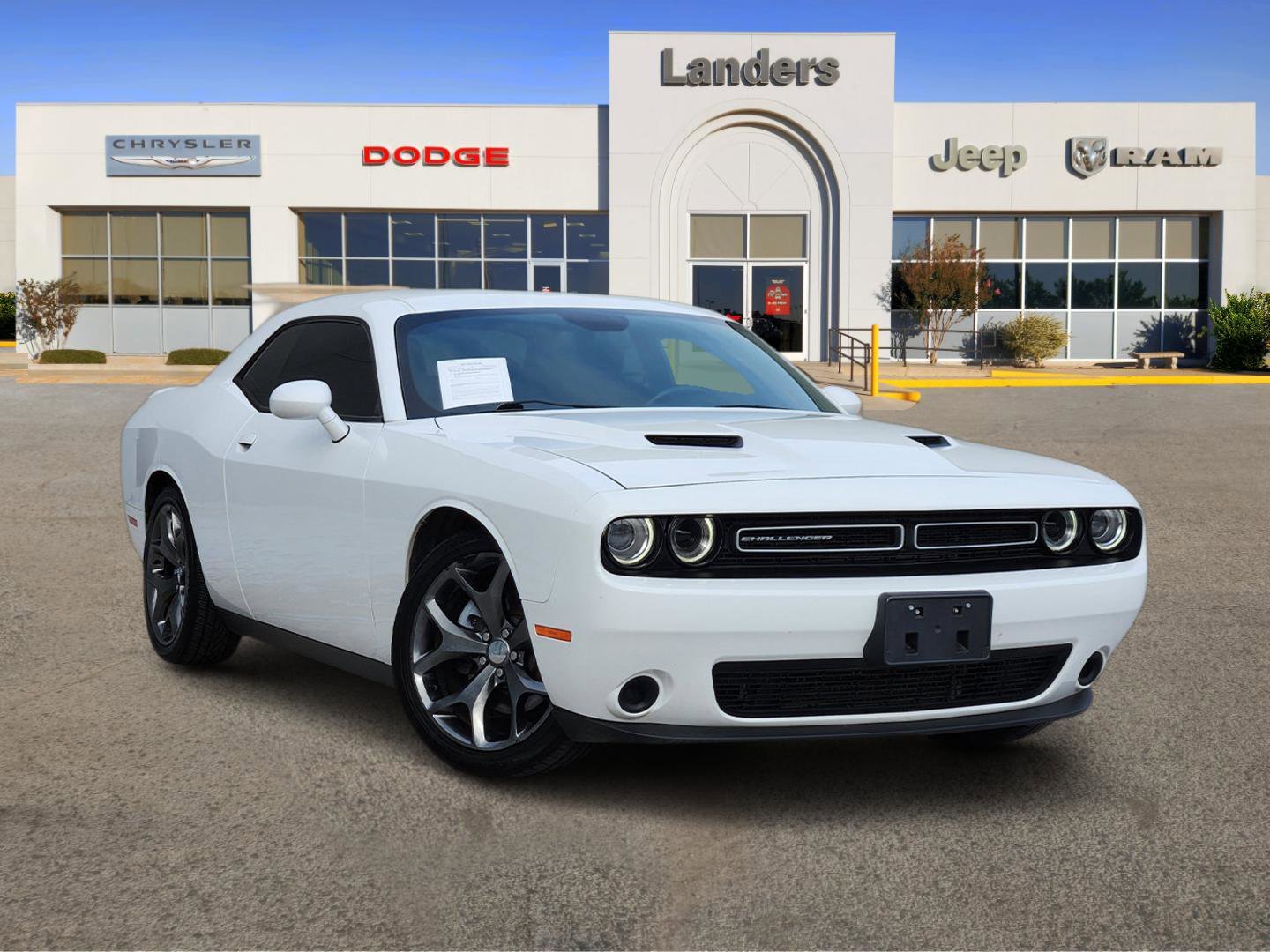 2016 Dodge Challenger SXT's photo