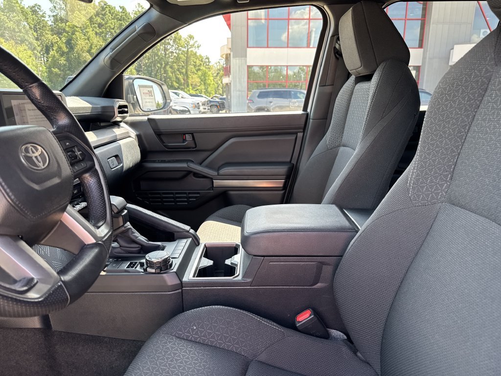 Used 2025 White Toyota SR5 image 13