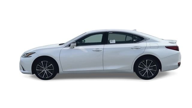 Used 2024 White Lexus 300h image 5